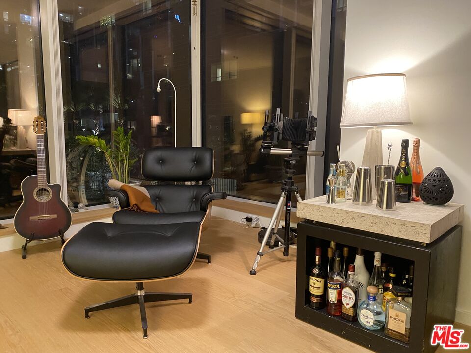 889 Francisco St Unit: 909