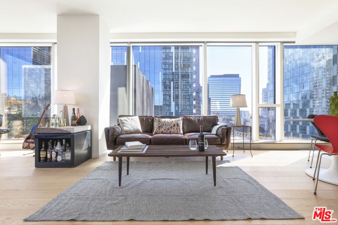 889 Francisco St Unit: 909