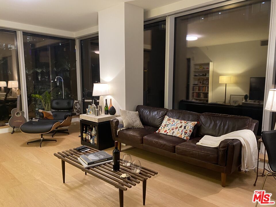 889 Francisco St Unit: 909