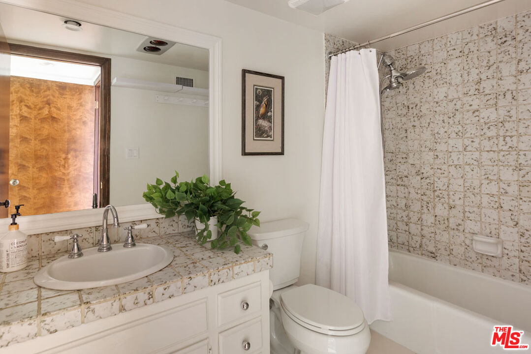 1916 Overland Ave Unit: 2