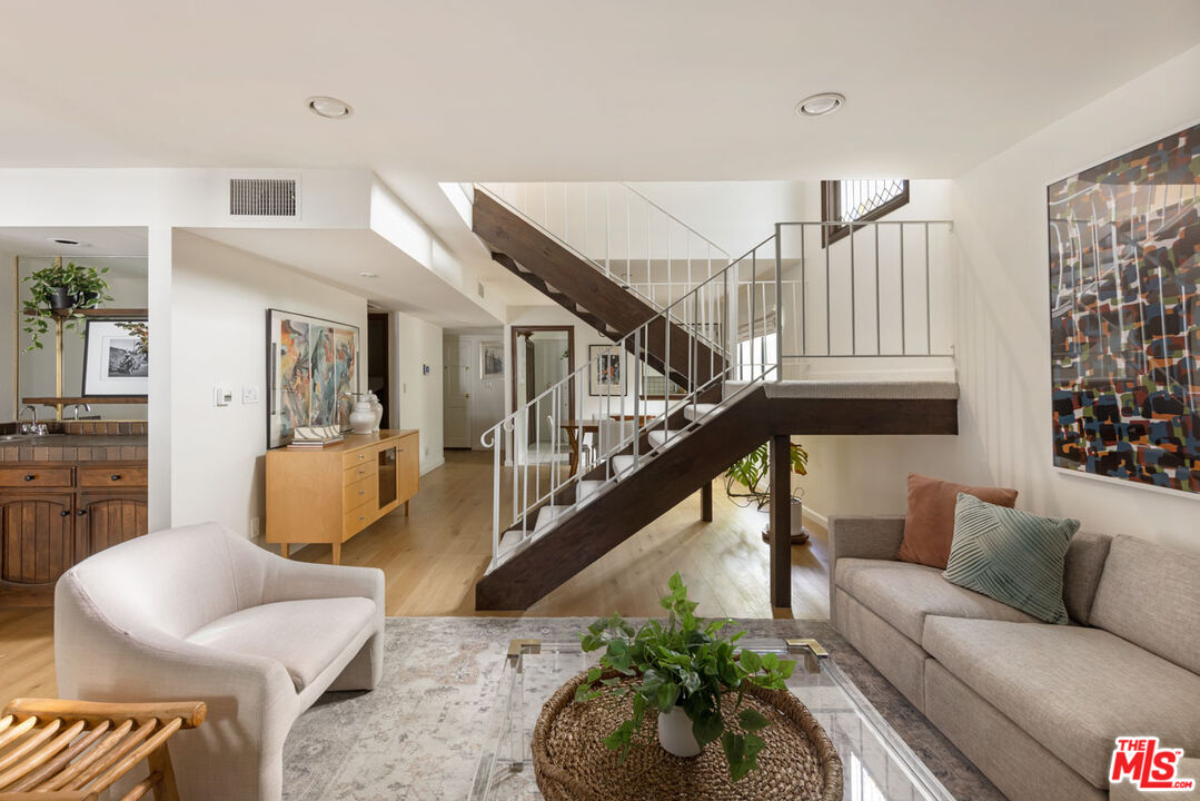 1916 Overland Ave Unit: 2