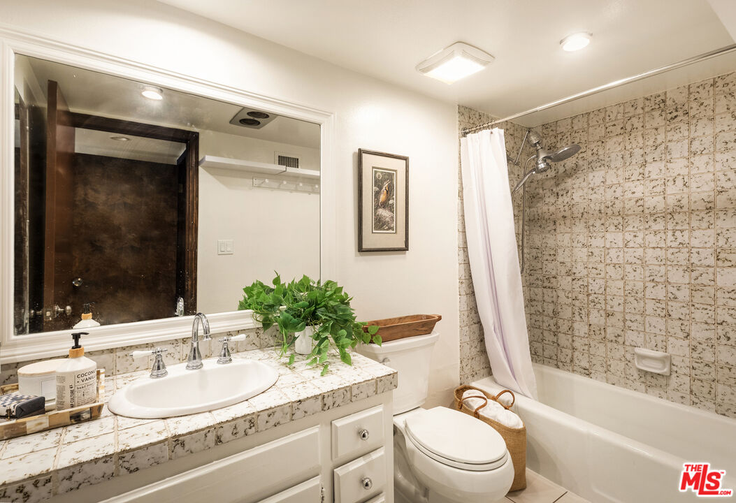 1916 Overland Ave Unit: 2