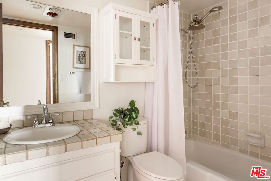 1916 Overland Ave Unit: 2