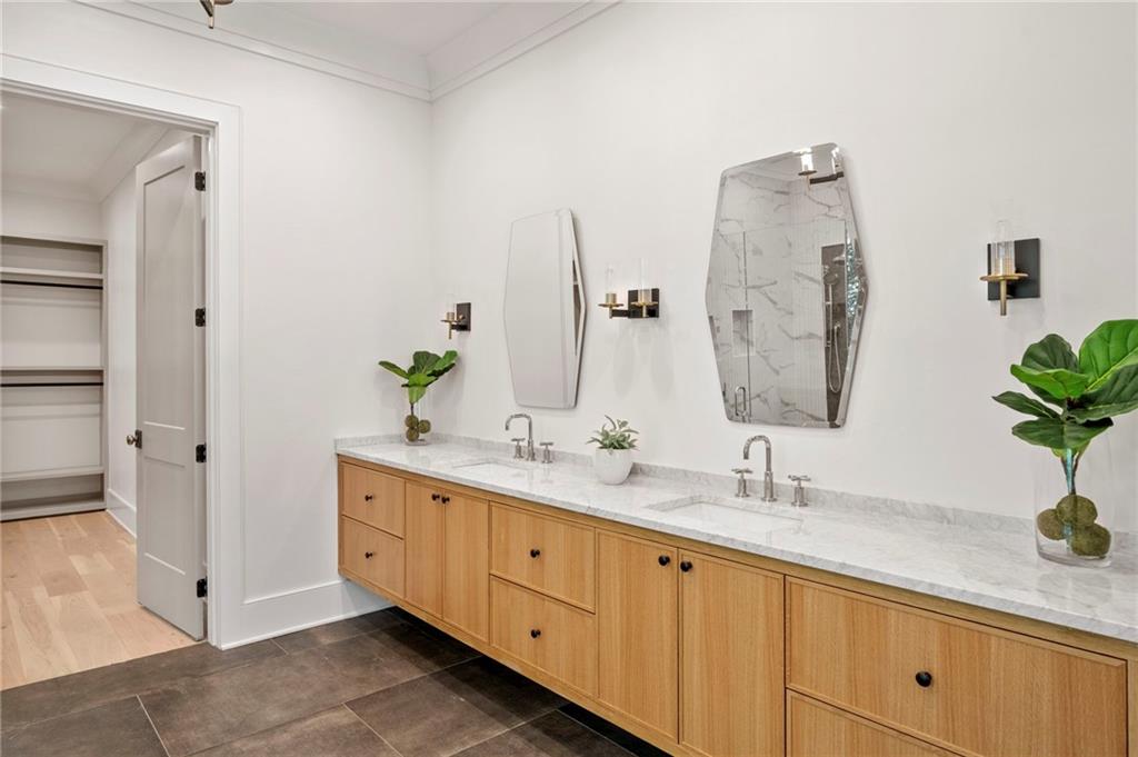 1074 Moores Mill Road NW