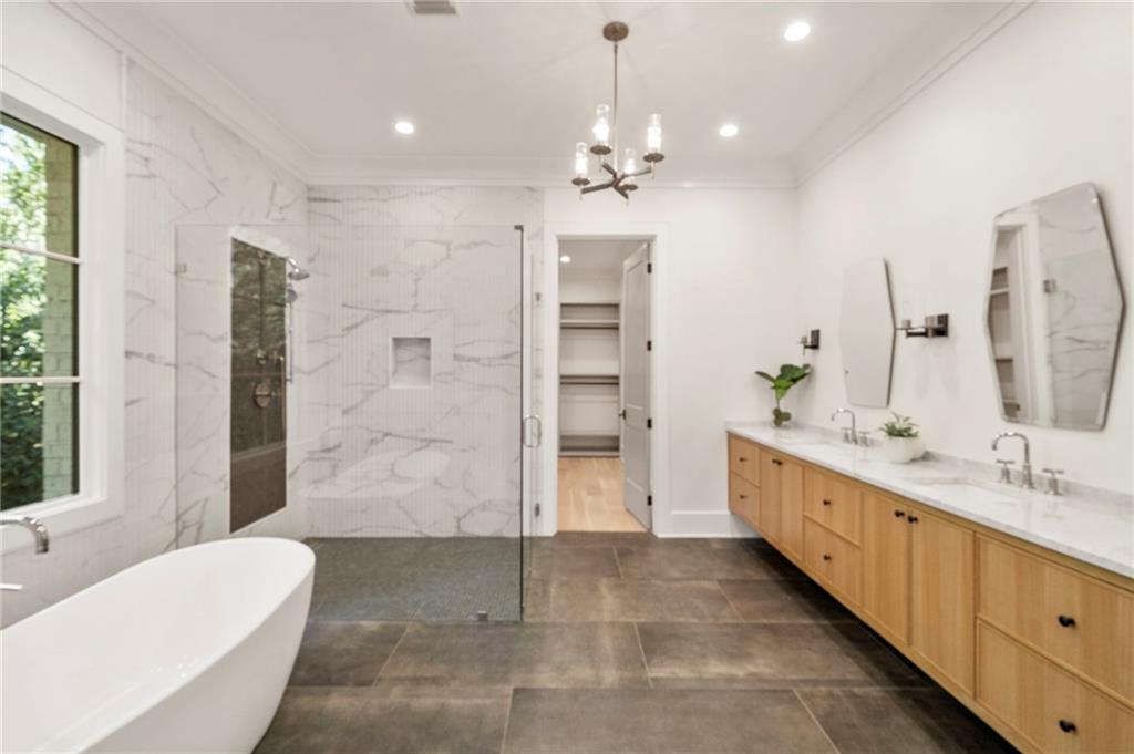 1074 Moores Mill Road NW