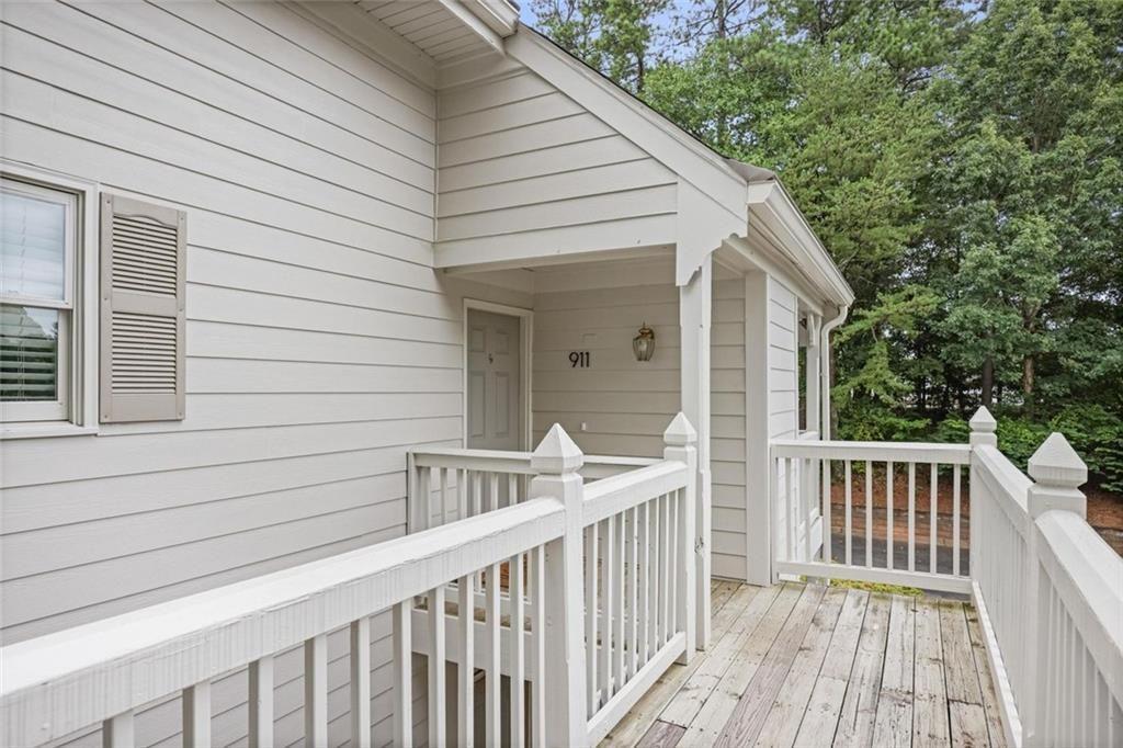 911 Hollyfax Circle NE