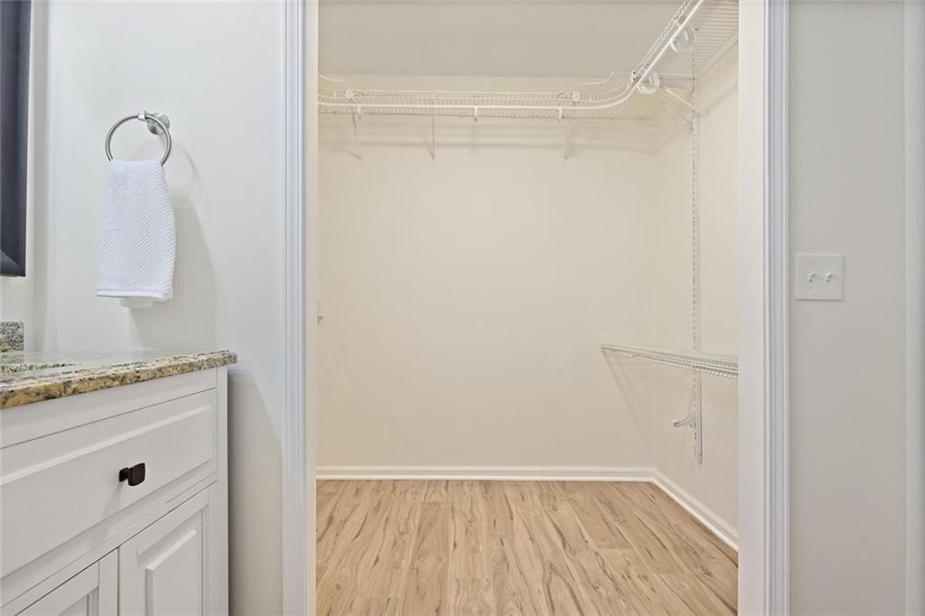 911 Hollyfax Circle NE