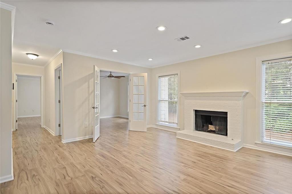 911 Hollyfax Circle NE