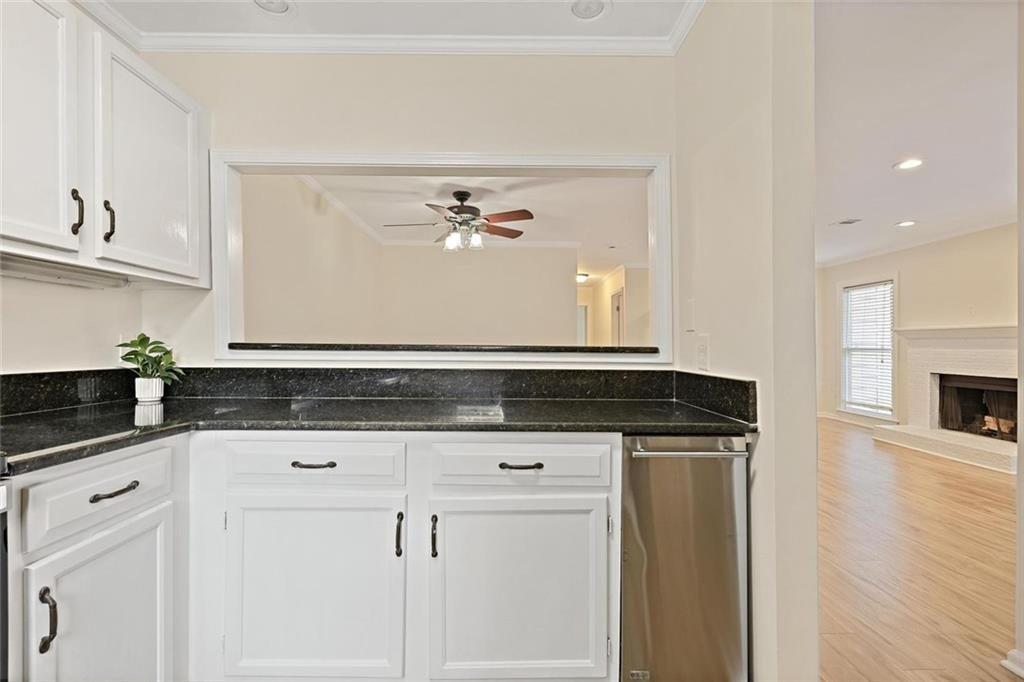 911 Hollyfax Circle NE