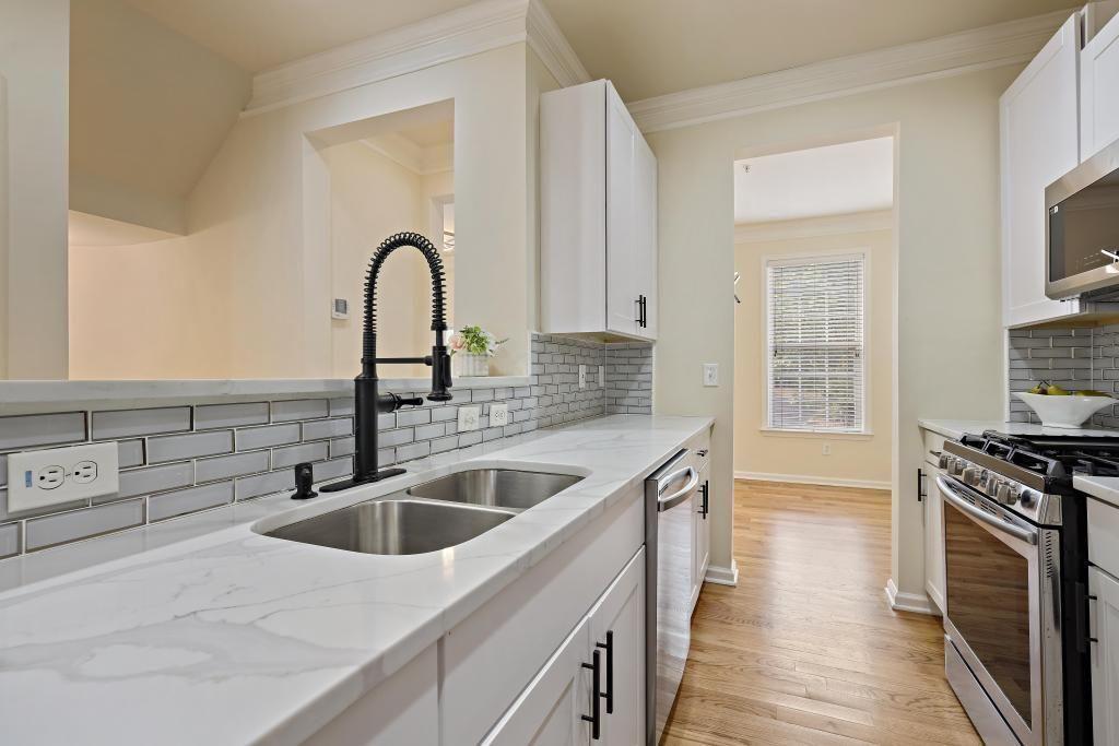 403 Iona Abbey Court SE Unit 6