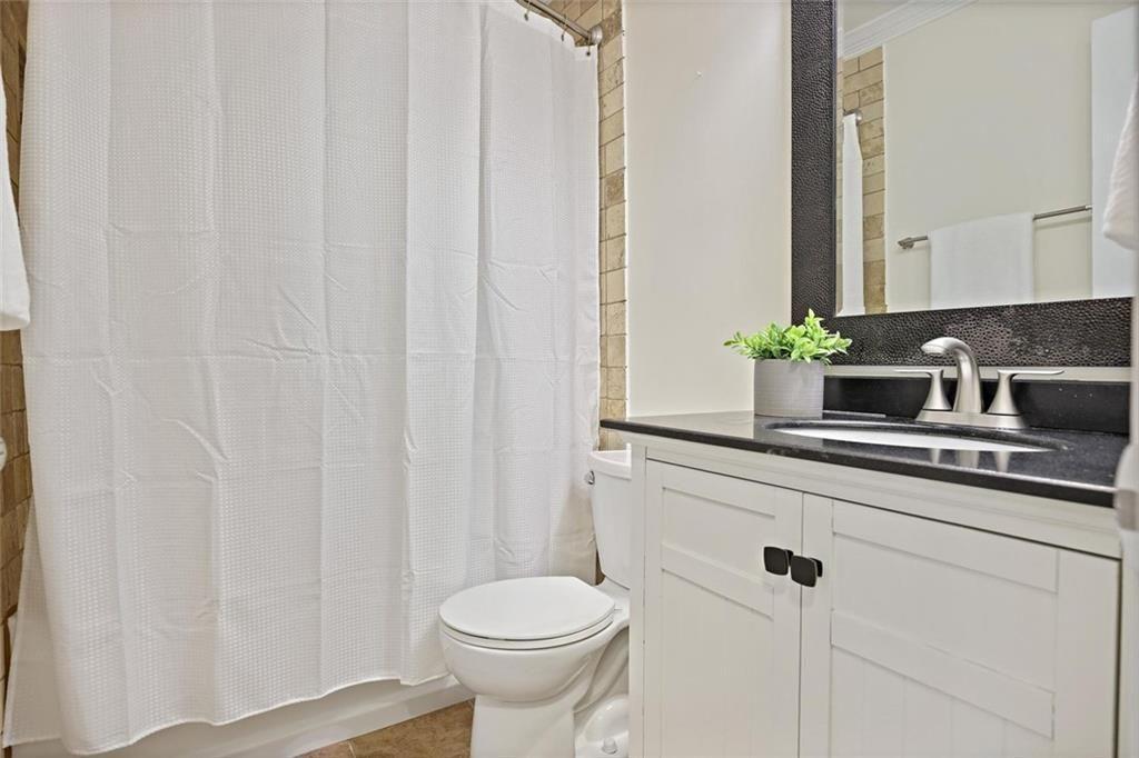 911 Hollyfax Circle NE