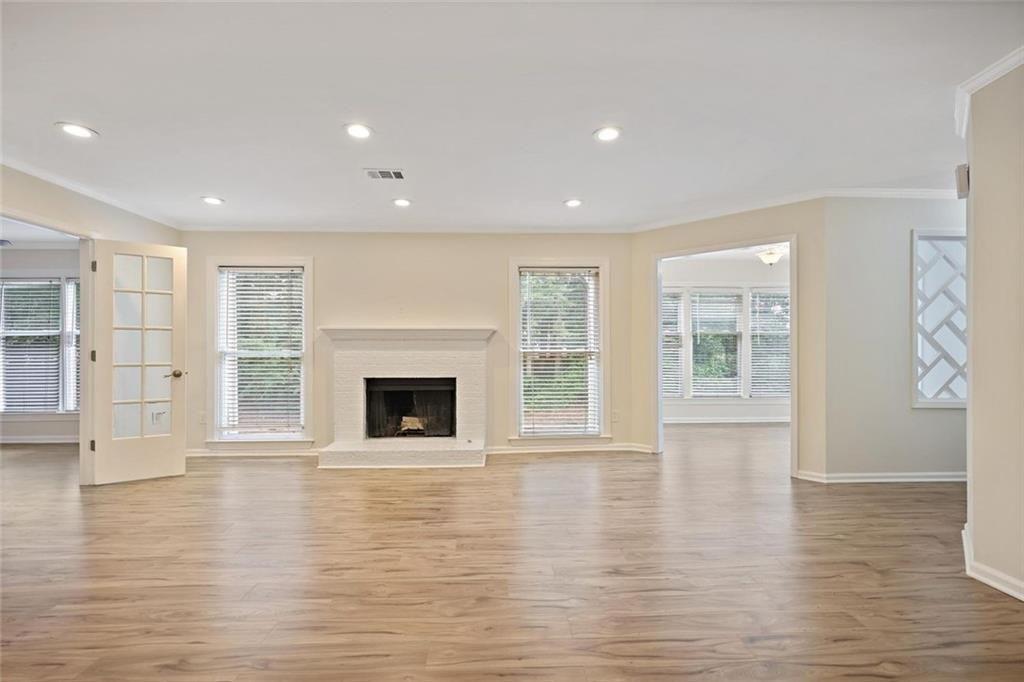 911 Hollyfax Circle NE