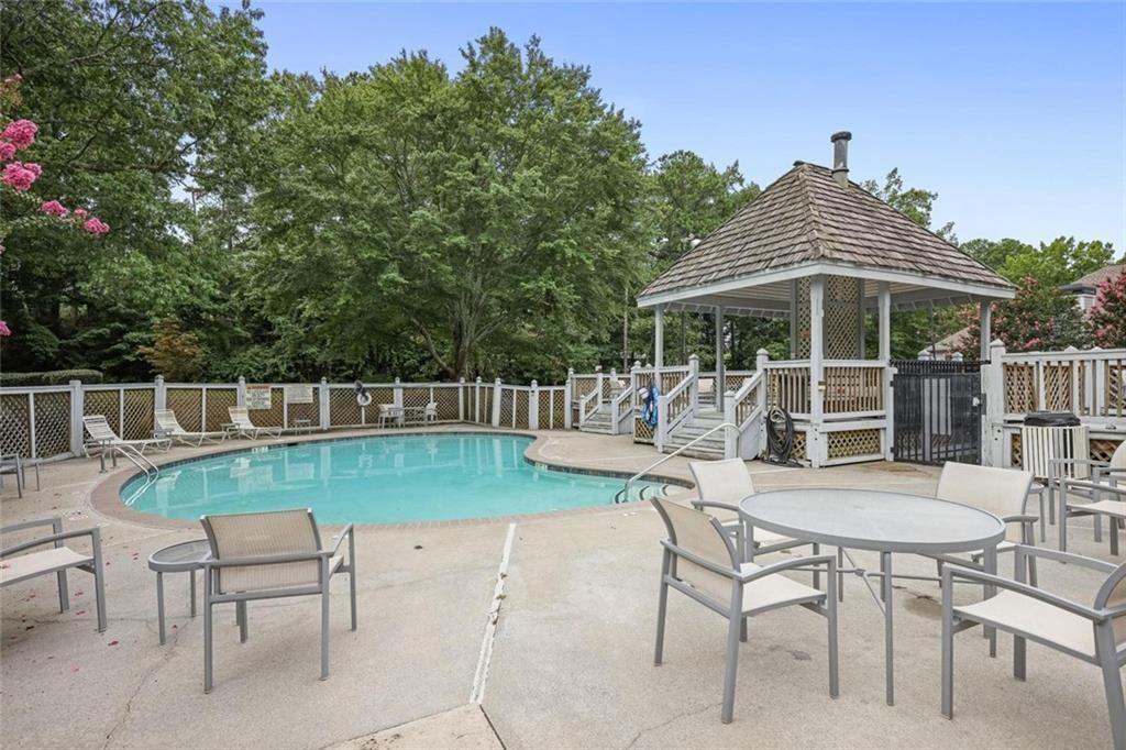 911 Hollyfax Circle NE