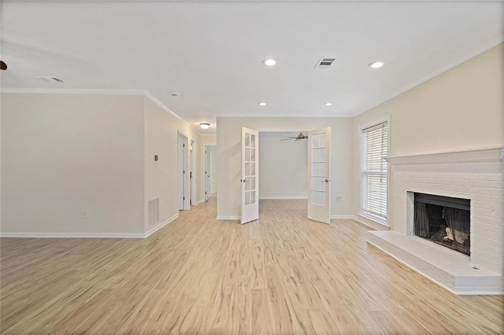 911 Hollyfax Circle NE