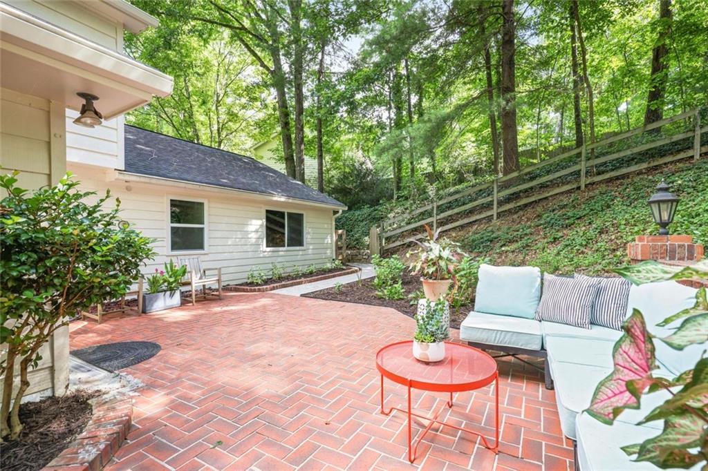 355 Earlston Drive NE