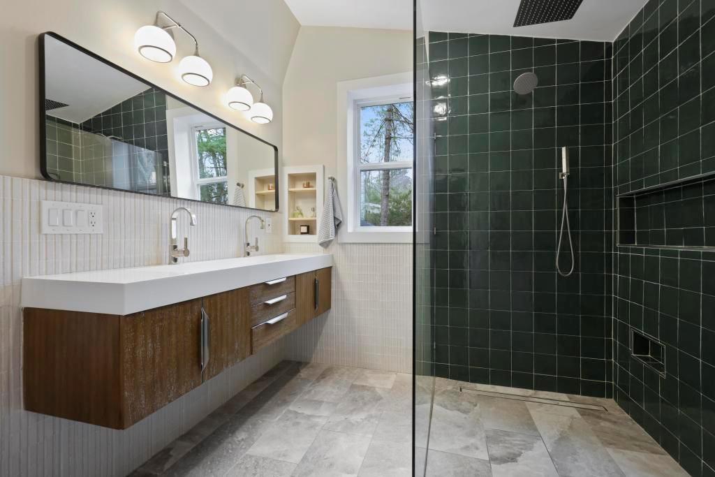 355 Earlston Drive NE