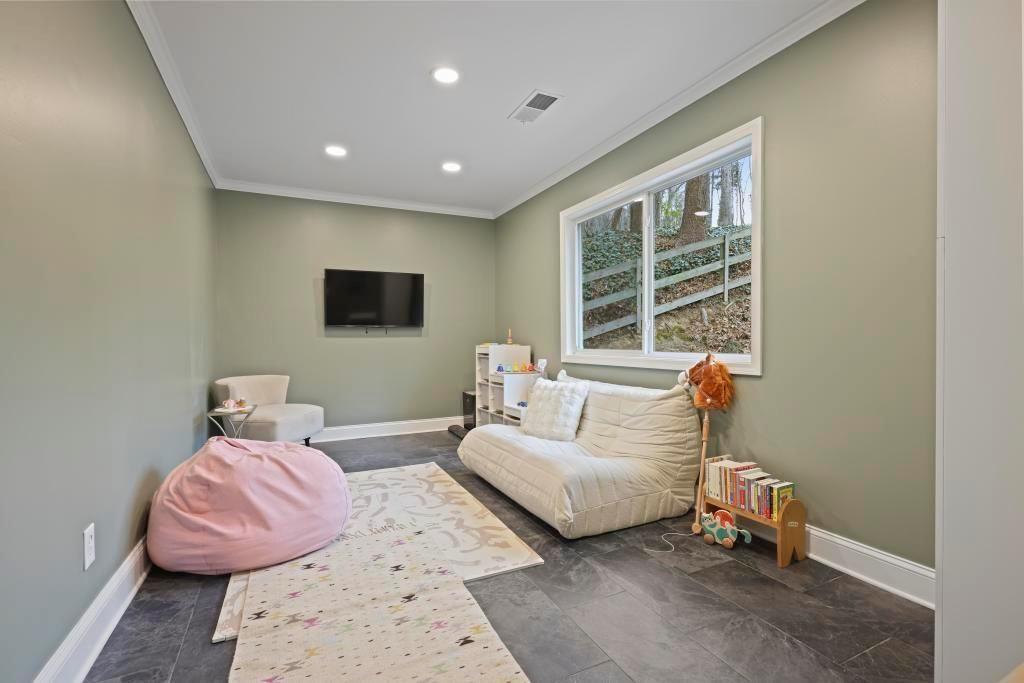 355 Earlston Drive NE