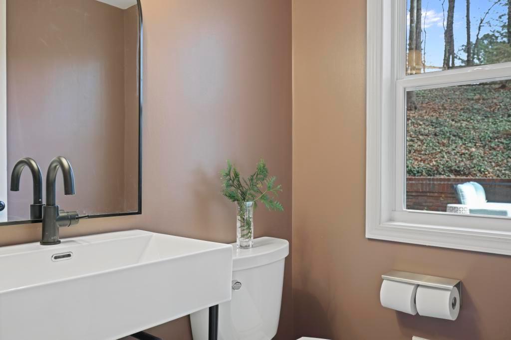 355 Earlston Drive NE