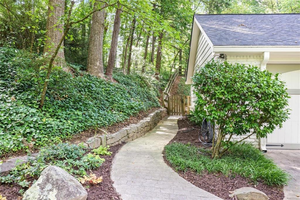 355 Earlston Drive NE