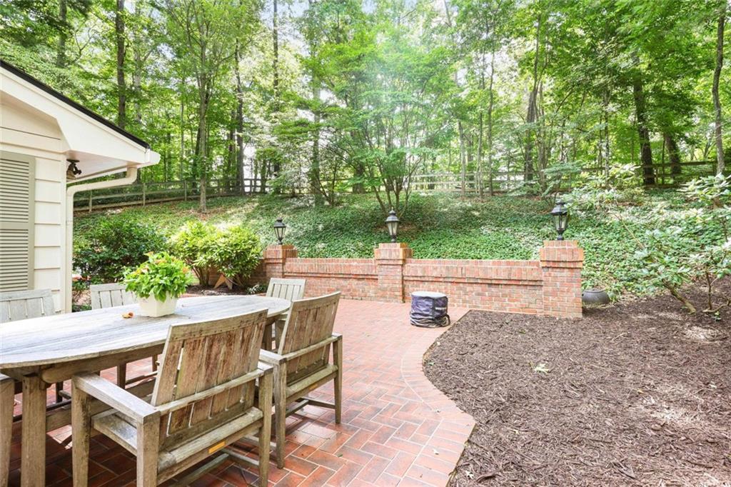 355 Earlston Drive NE