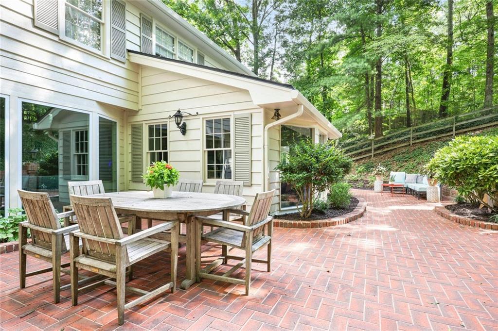 355 Earlston Drive NE