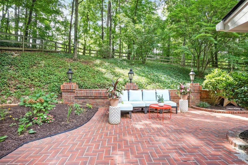 355 Earlston Drive NE