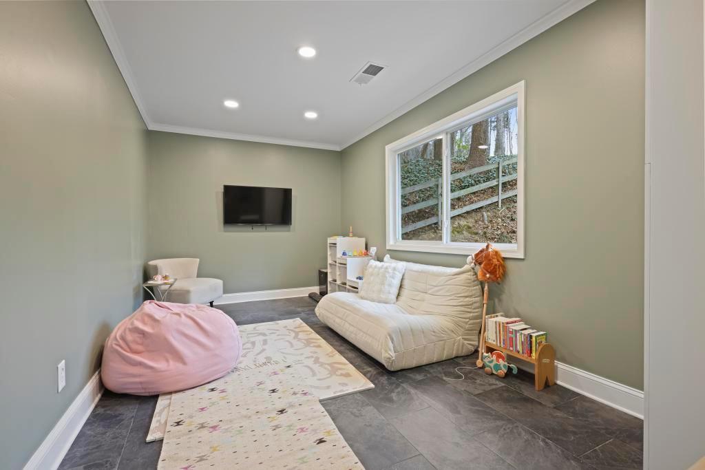 355 Earlston Drive NE