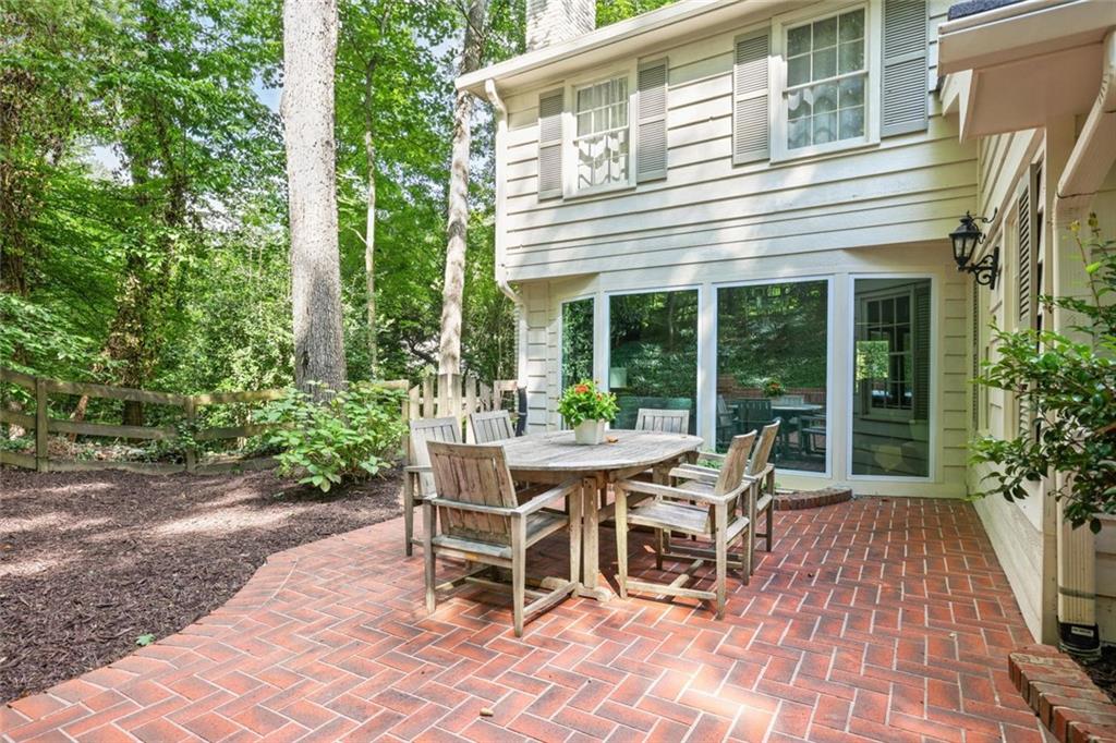 355 Earlston Drive NE