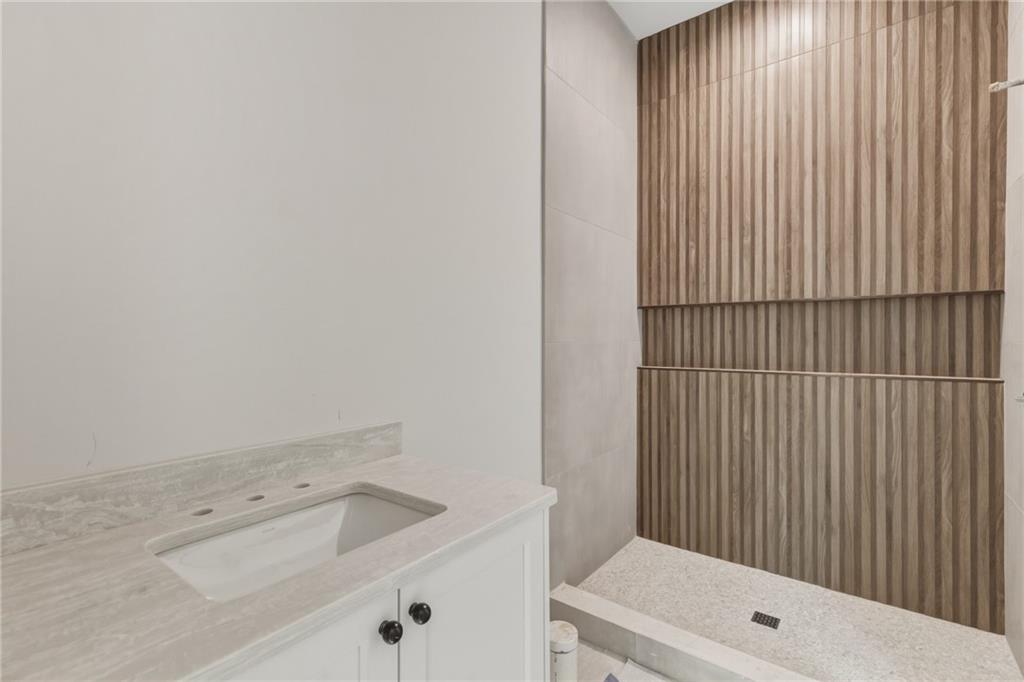 720 Edgewater Trail