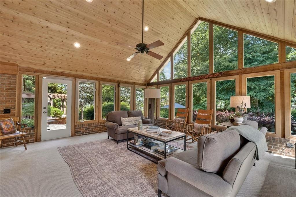 1018 Redfield Lane