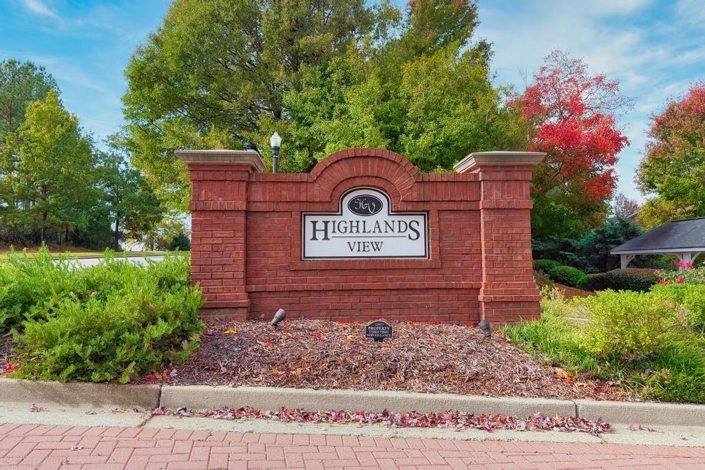 403 Iona Abbey Court SE