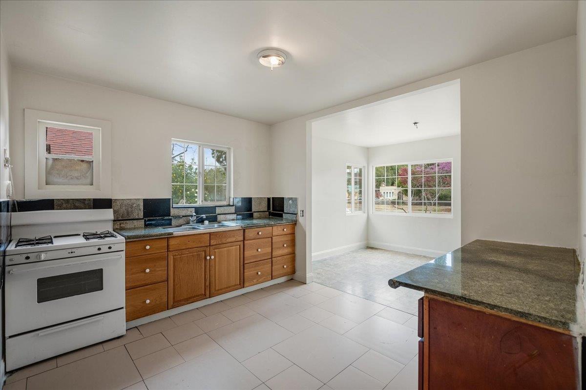 1065 W El Camino Real