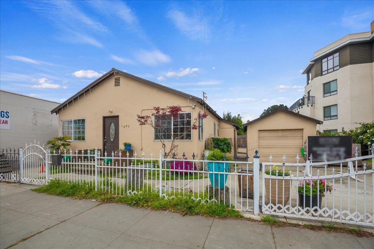 1065 W El Camino Real
