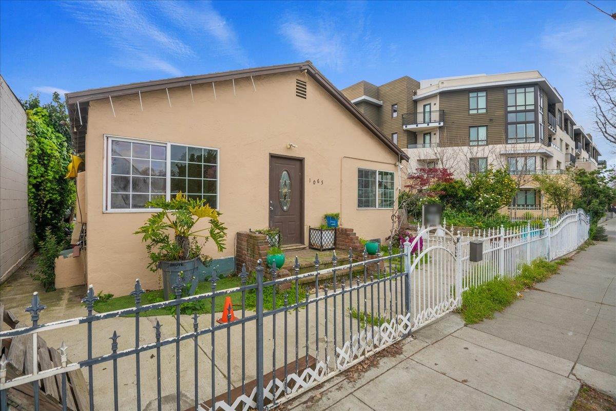 1065 W El Camino Real