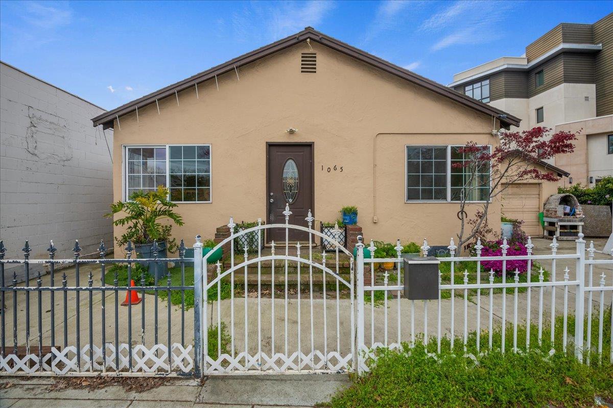 1065 W El Camino Real