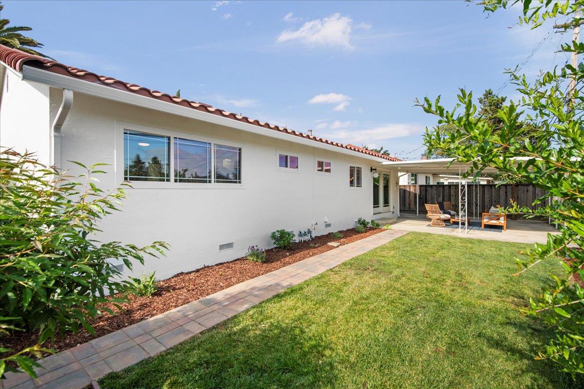 7669 Rainbow DR