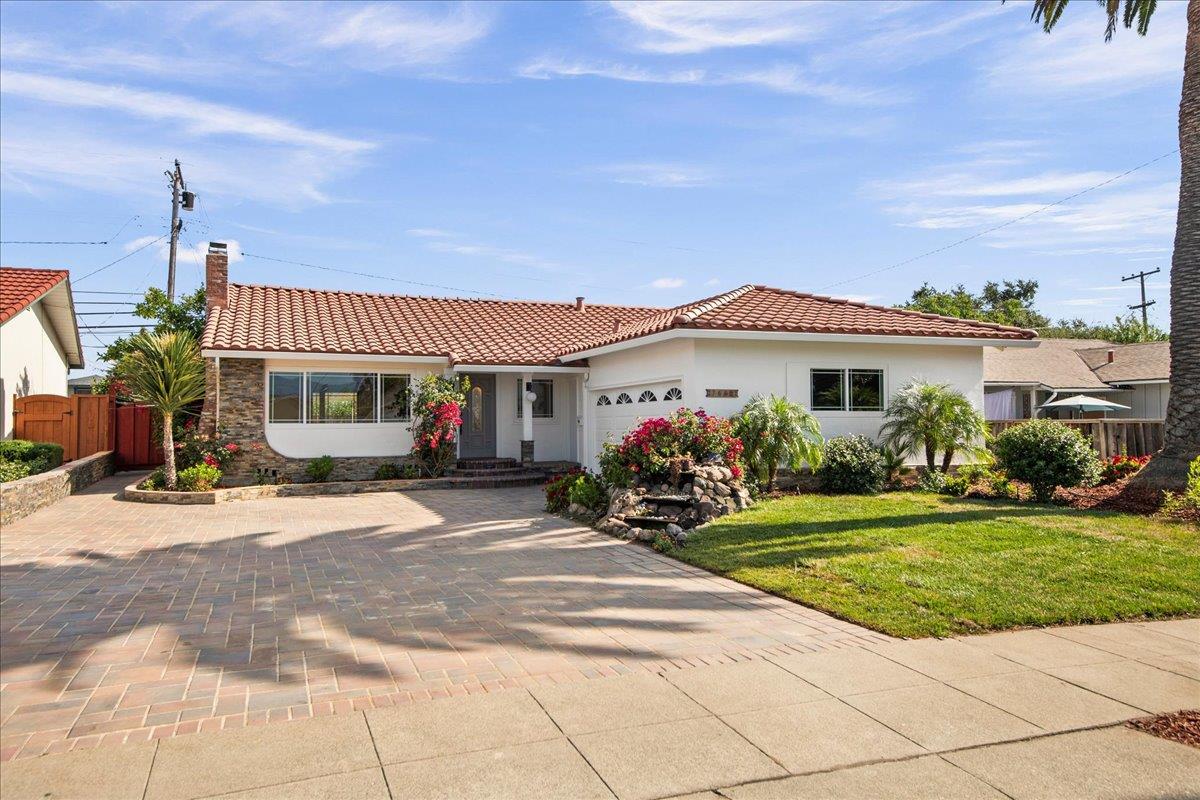 7669 Rainbow DR