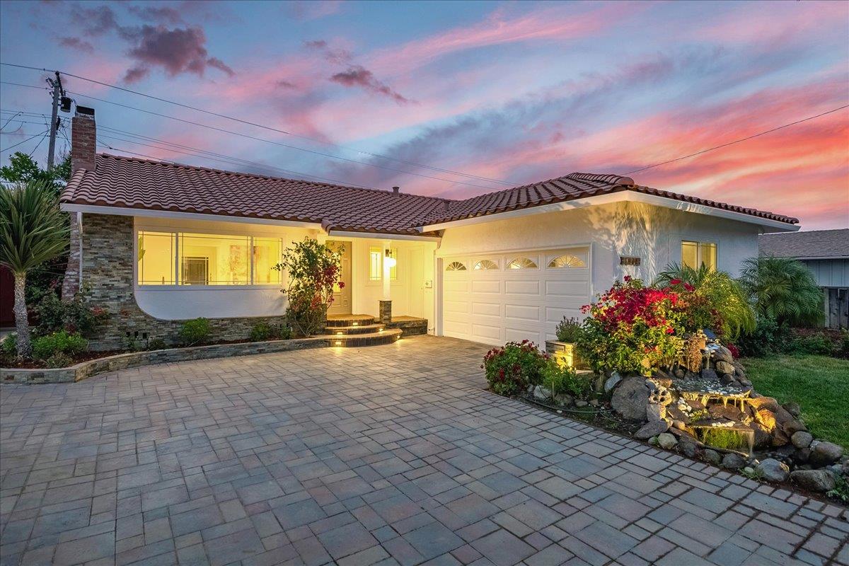 7669 Rainbow DR