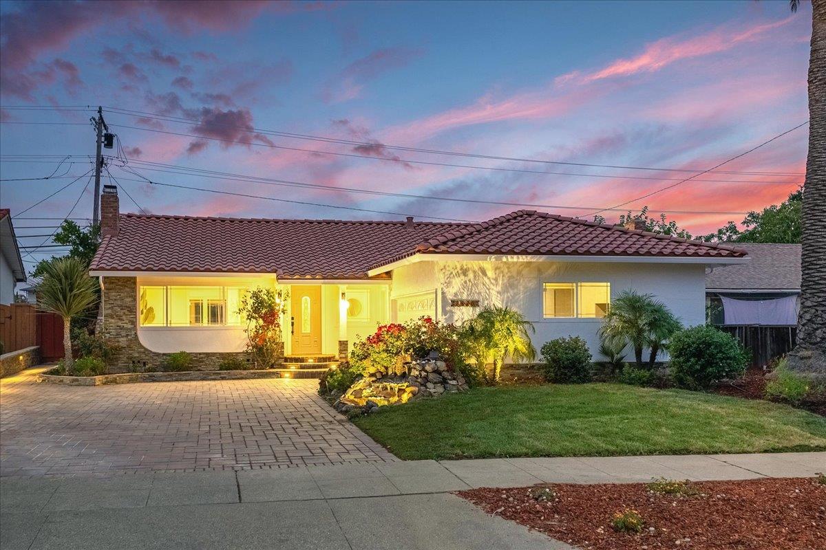7669 Rainbow DR