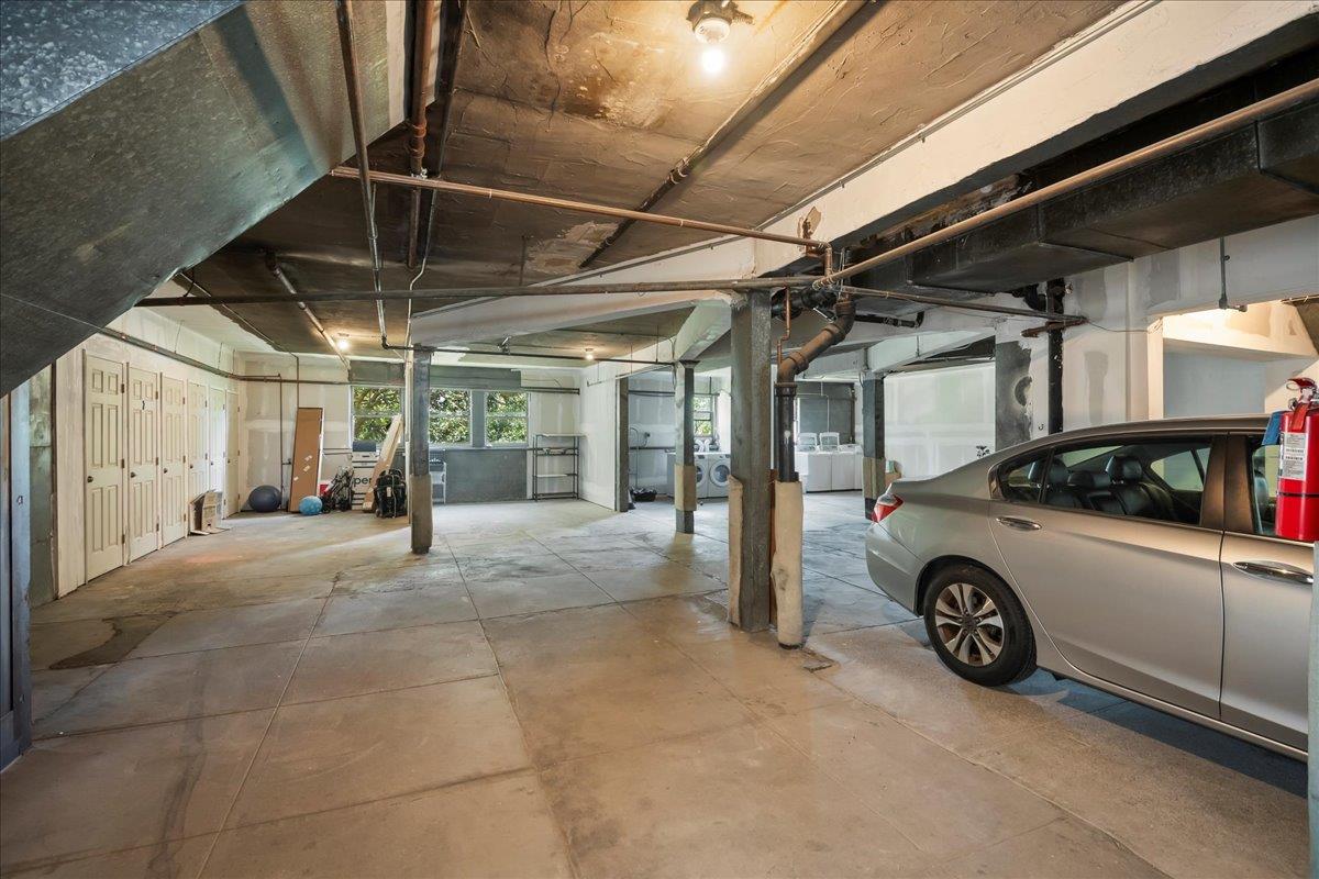 2865 Jackson ST 2