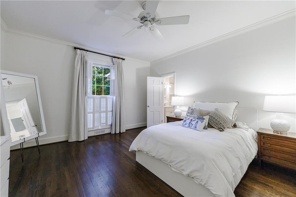 880 W Wesley Road NW