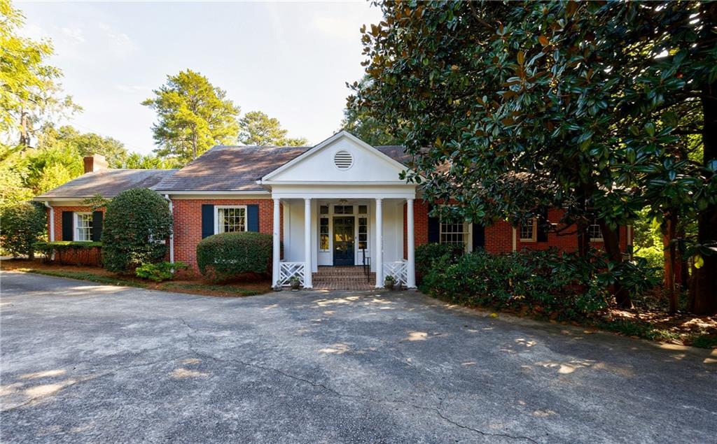 880 W Wesley Road NW