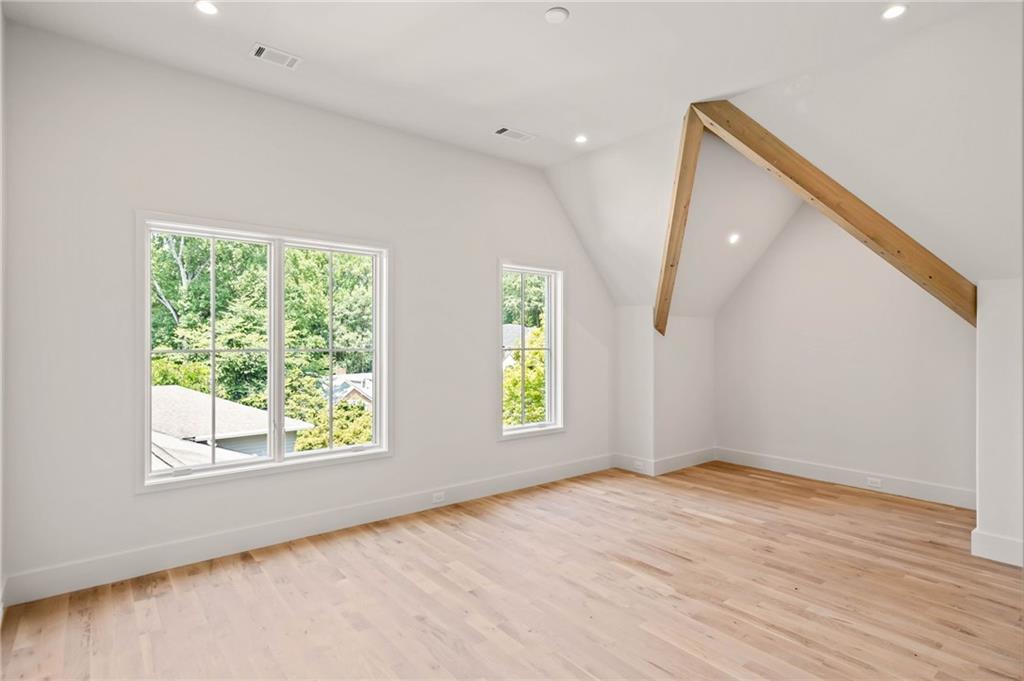 240 Danbury Lane NW