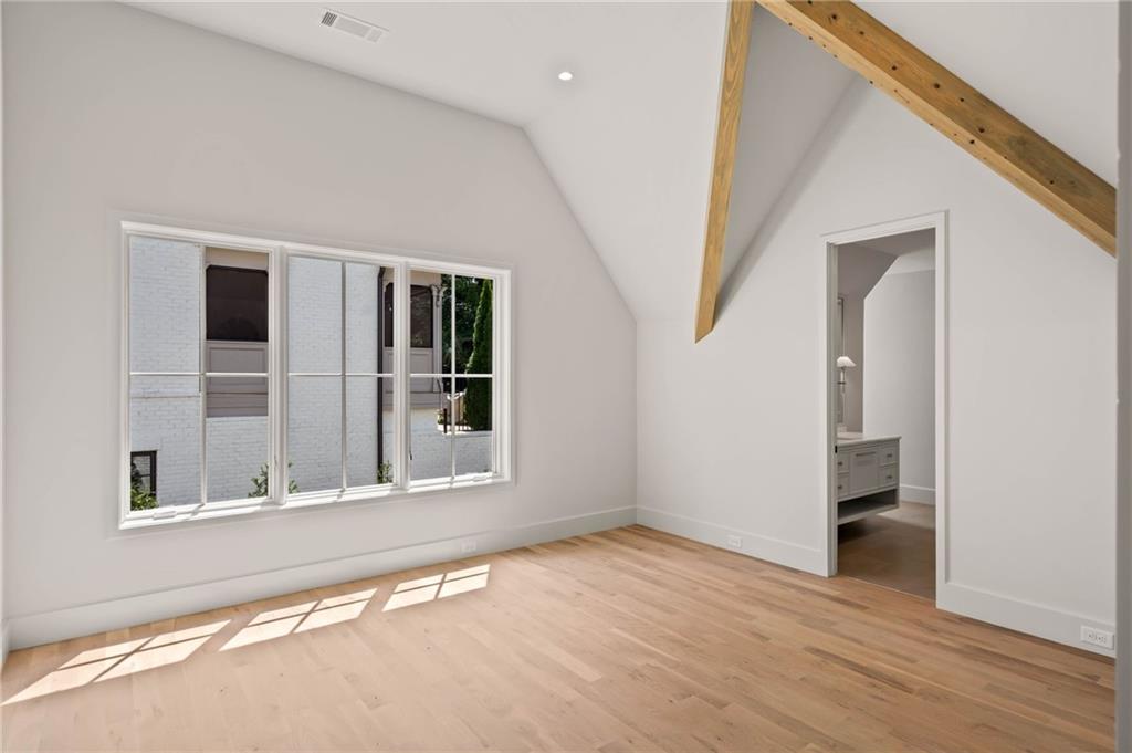 240 Danbury Lane NW