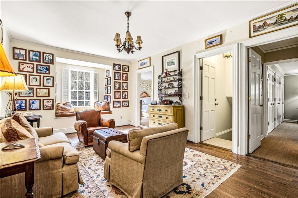 547 Spring Valley Road NW