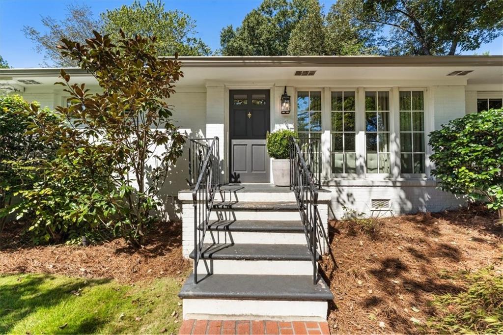360 Eureka Drive NE
