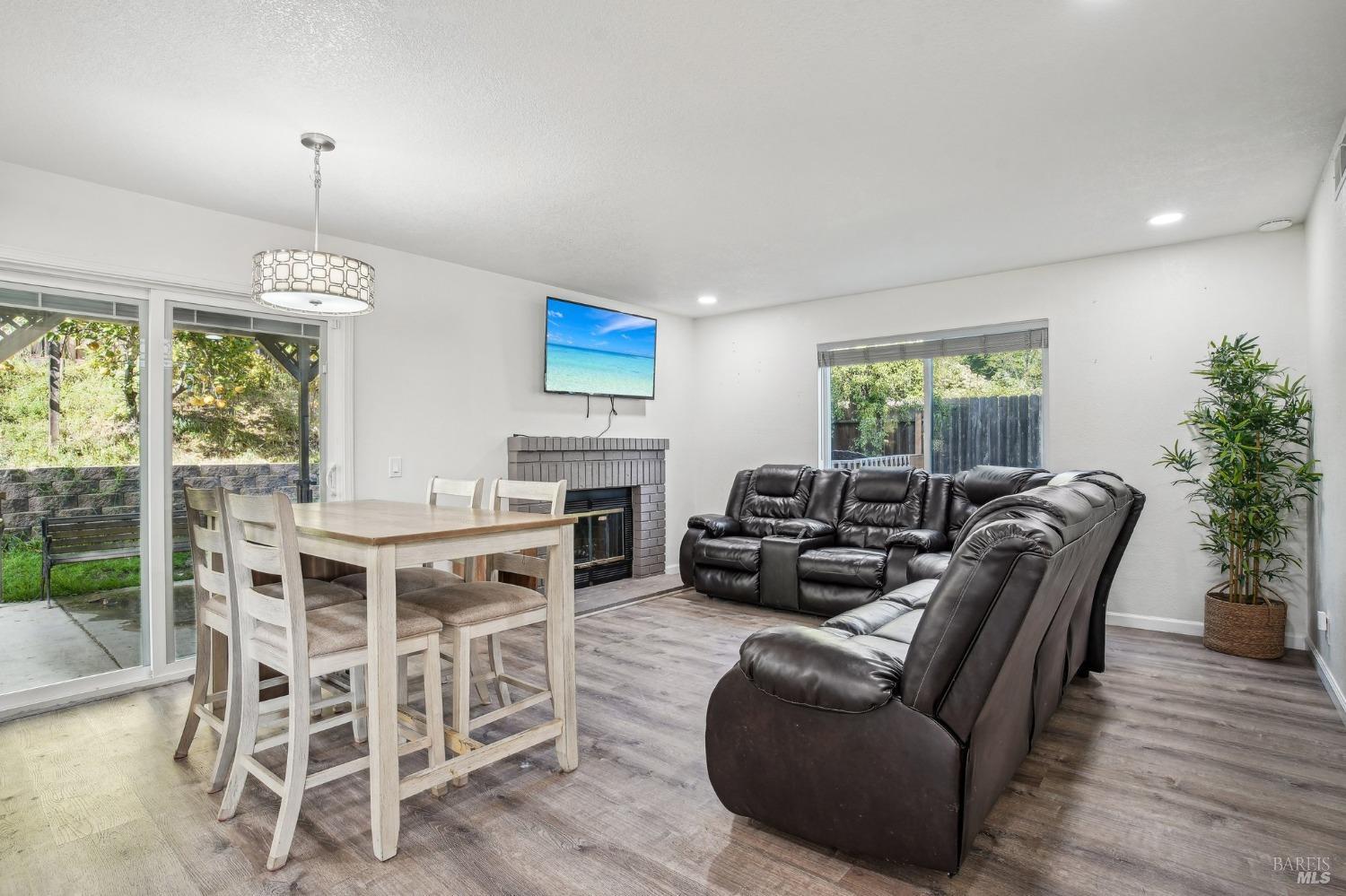 436 McGrue Cir