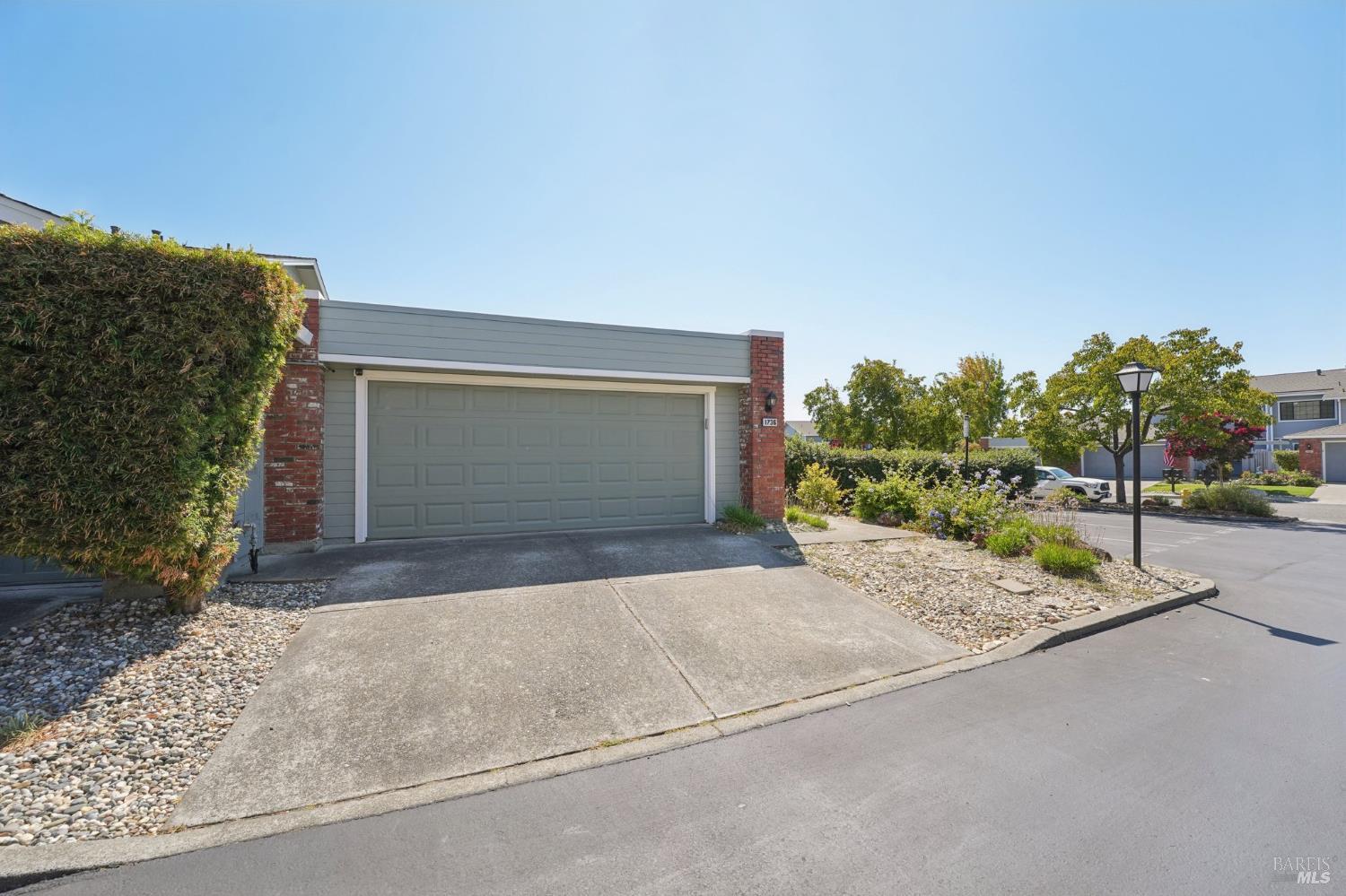 1736 Stuart Ct