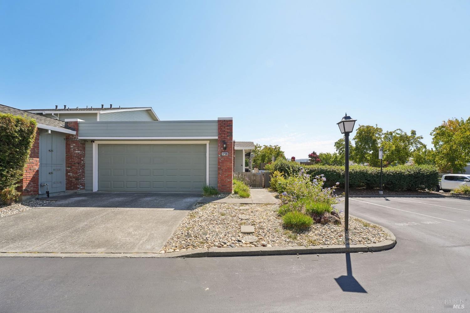 1736 Stuart Ct