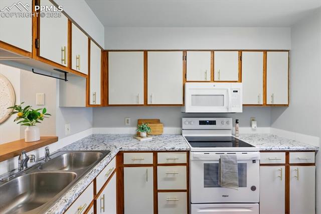 3525 Queen Anne Way